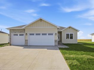 4288 Pine Pkwy S, Fargo, ND 58104