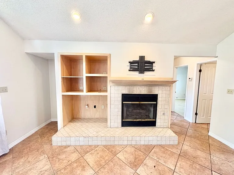 101 Meadow Woods Ln — Photo 9