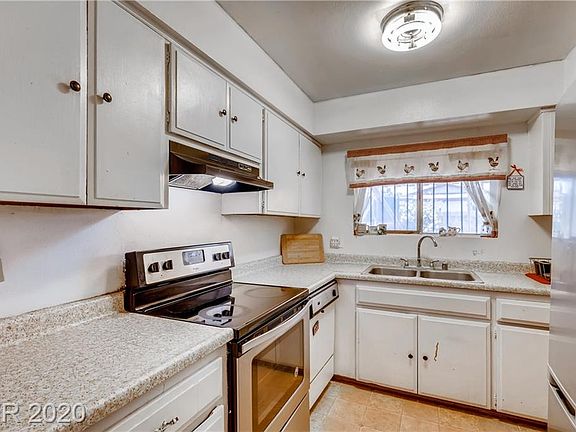 4th image of 1717 Manhattan Dr