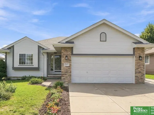 2207 Aberdeen Dr, Papillion, NE 68133