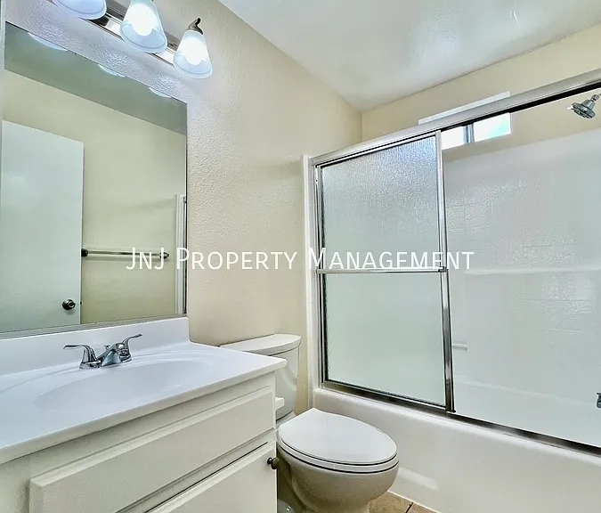 1101 E South St #205 — Photo 15