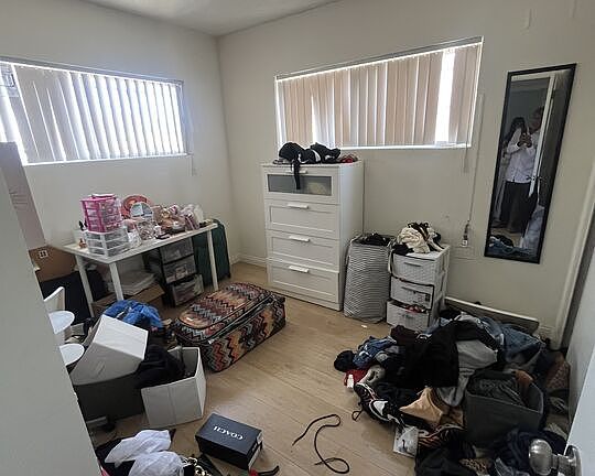 3rd image of 946 S Kingsley Dr APT 3