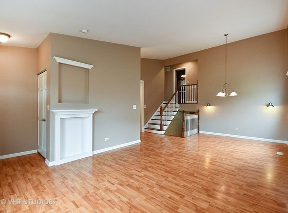3rd image of 2S581 Continental Dr