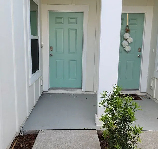 37 Temple Dr — Photo 2