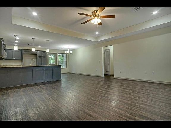 3rd image of 19 Fox Creek Ct
