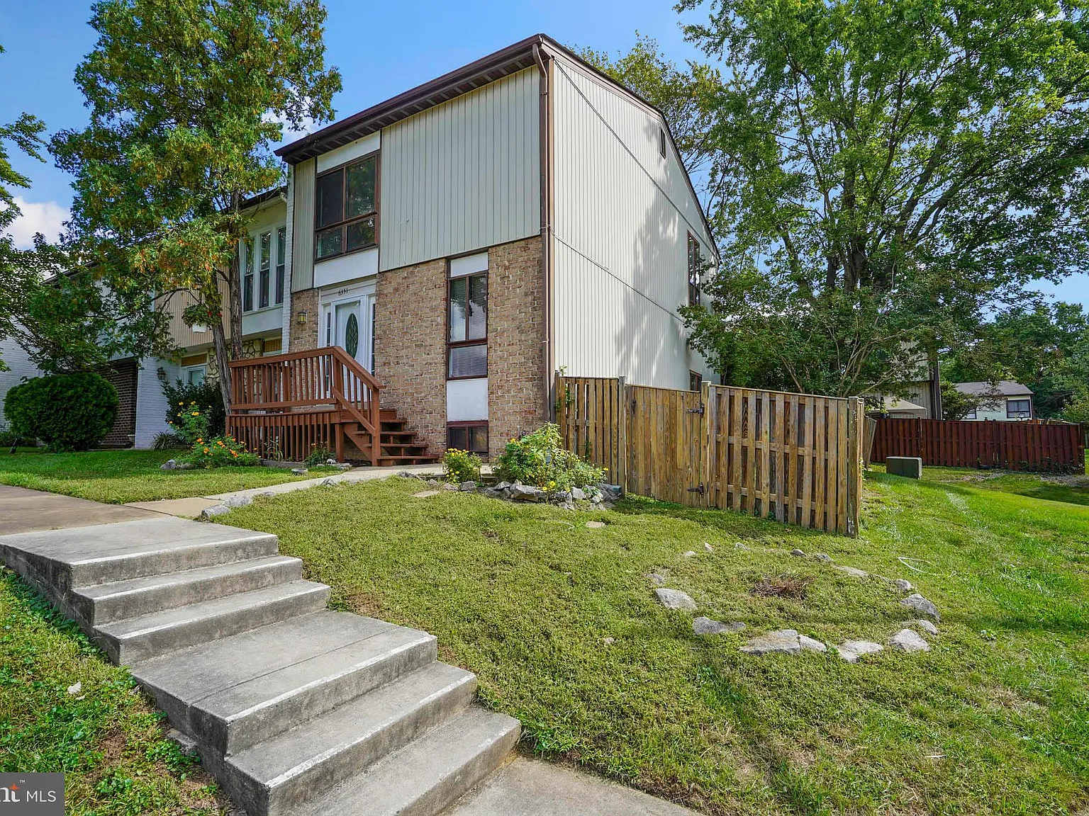 3 bed, 3.5 bath, 1470 sqft, $3,000 — Photo 2