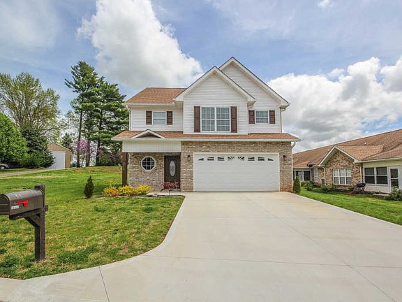 3rd image of 214 Winged Foot Dr