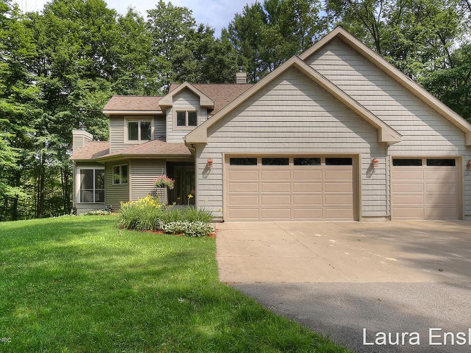 1st image of 27 Clear Lake Dr NE