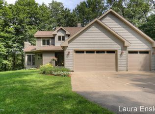 27 Clear Lake Dr NE, Cedar Springs, MI 49319
