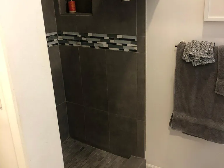 Crest Dr — Photo 14