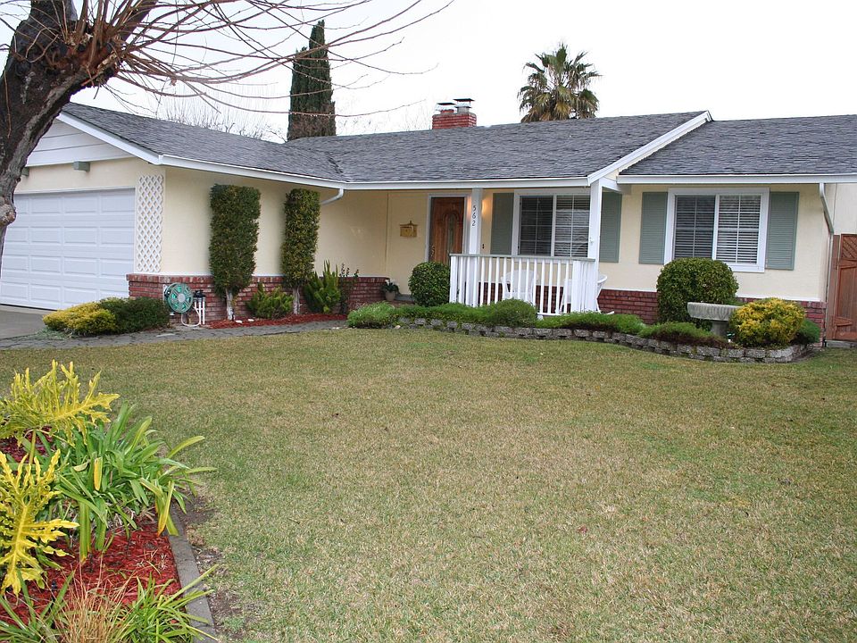 Cozy Fronr Porch-- See SYA 