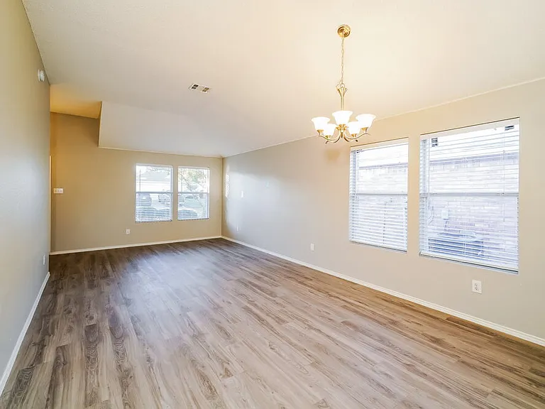 706 Langford Dr — Photo 6