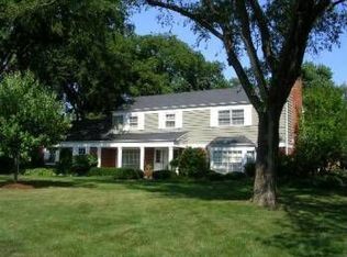 485 Greenvale Rd, Lake Forest, IL 60045