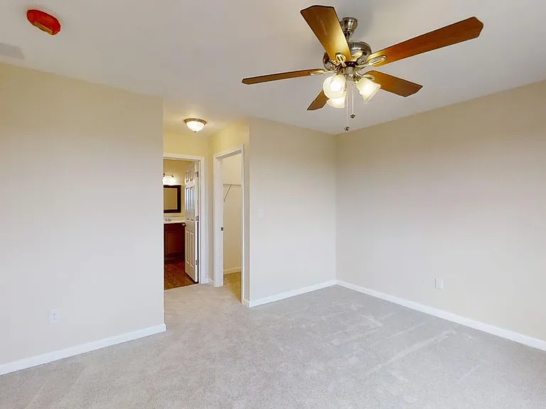 901 Cates Dr — Photo 24
