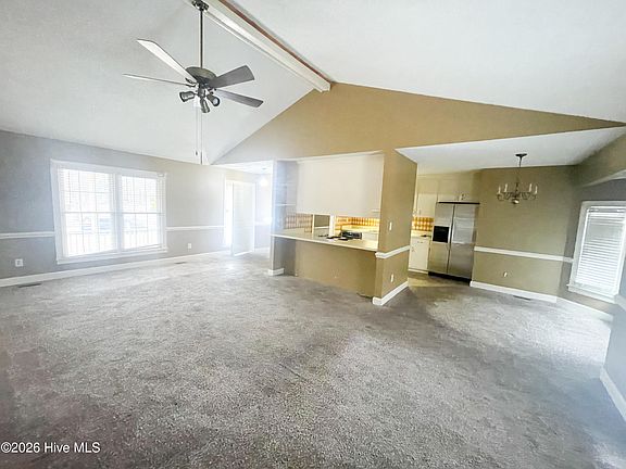 2nd image of 406 Hawthorne Lane W