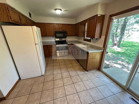 4th image of 8406 E 92nd Pl