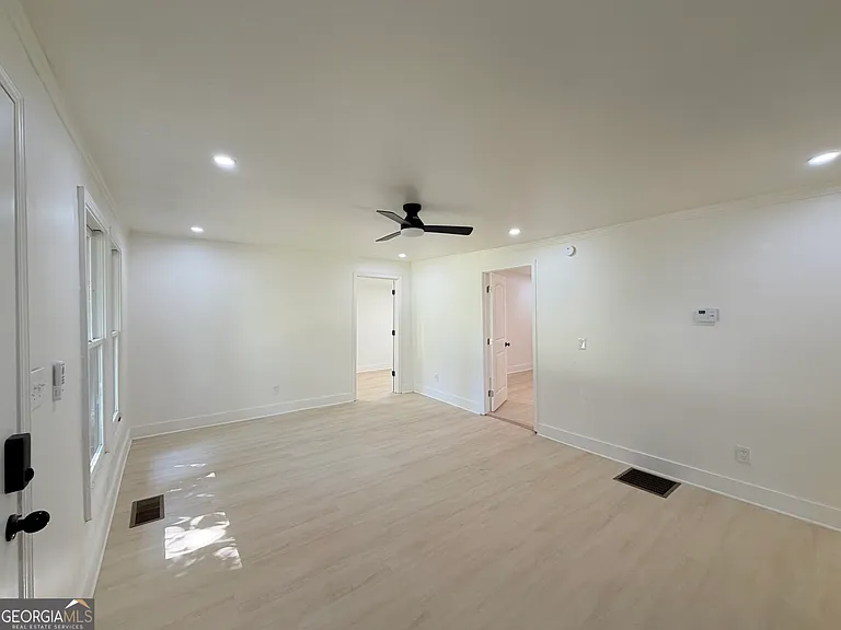 556 Church St NW — Photo 3