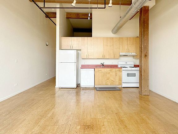 5th image of 3500 S Sangamon St APT 404