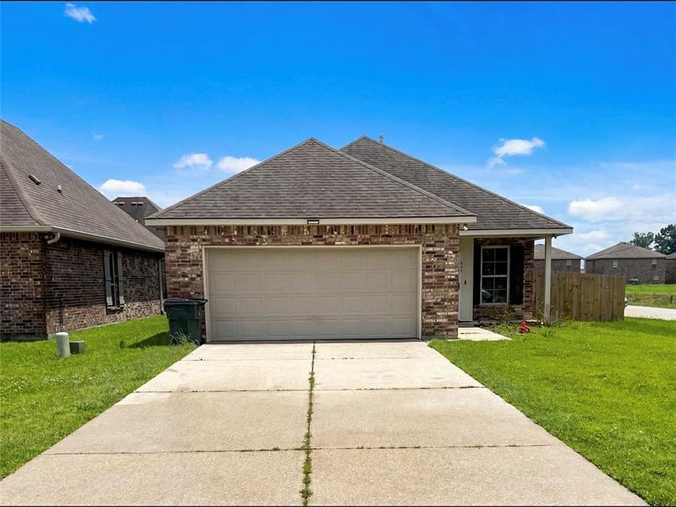 1st image of 402 Cypress Garden Dr
