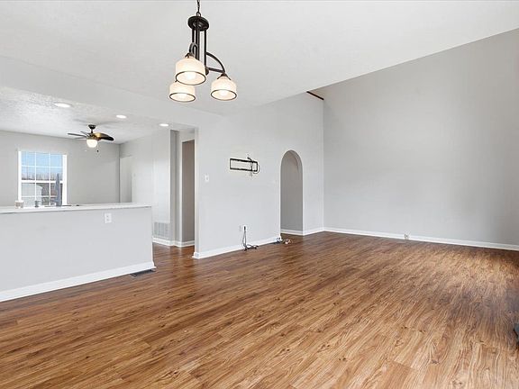 5th image of 1409 Lexington Dr