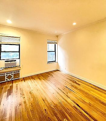 1st image of 33 W 63rd St #3D1