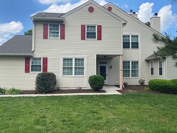 3rd image of 977 Water Oak Ct