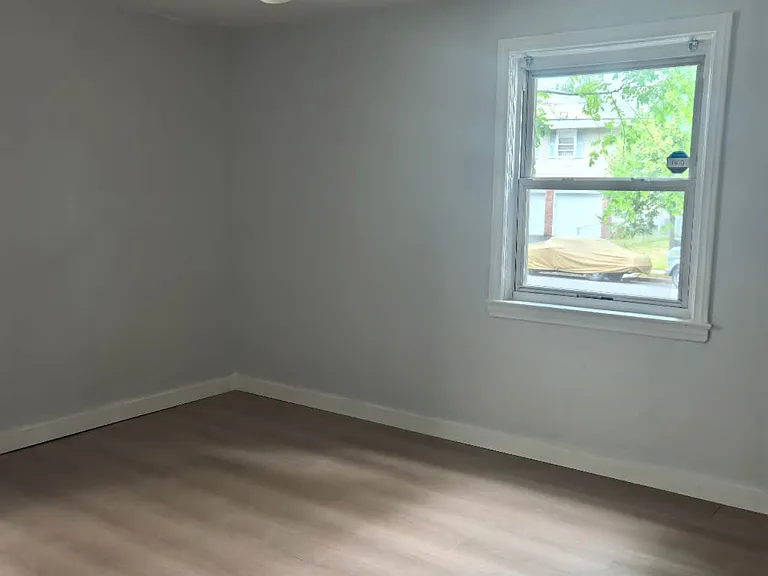 527 Willow Ave — Photo 3