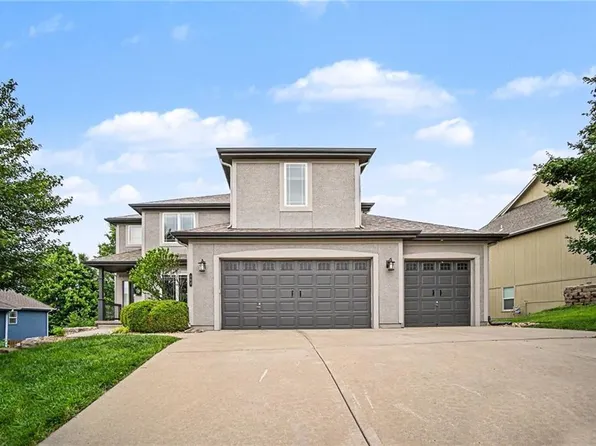 808 Creekmoor Pond Ln, Raymore, MO 64083