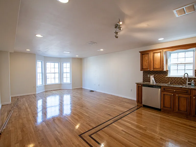 144 Webster Ave #1 — Photo 11