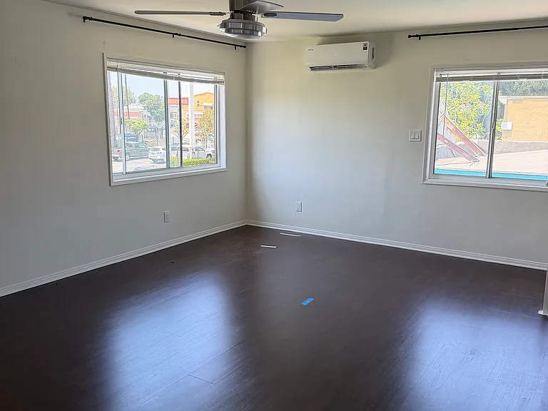 2470 Daly St #C — Photo 9
