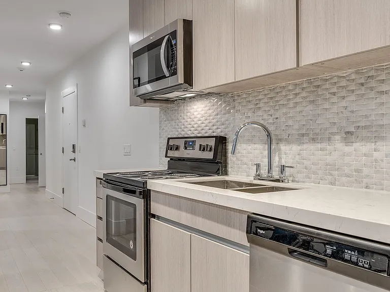 1425 Haro St #101 — Photo 12