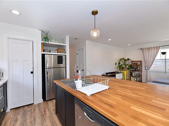 5th image of 1026 Villa Ave