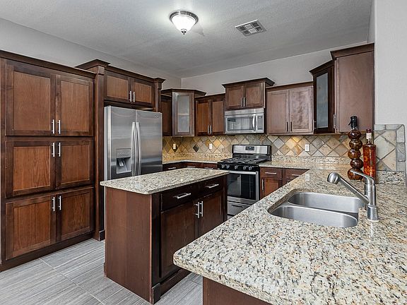 5th image of 14240 Meadow Lake Ave