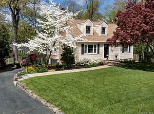 307 Fulle Dr, Valley Cottage, NY 10989