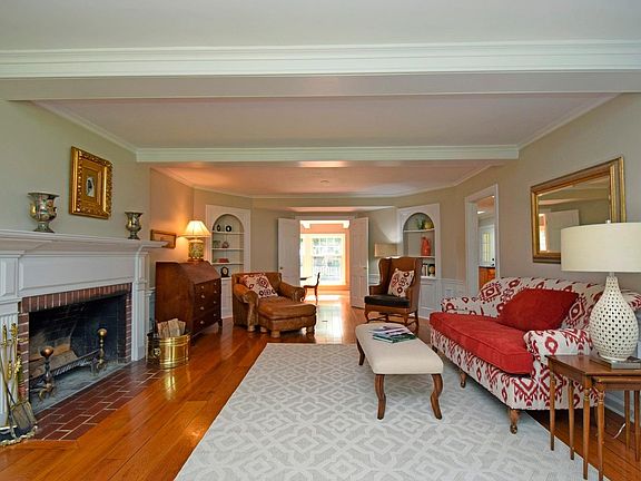 4th image of 611 Floral Ave
