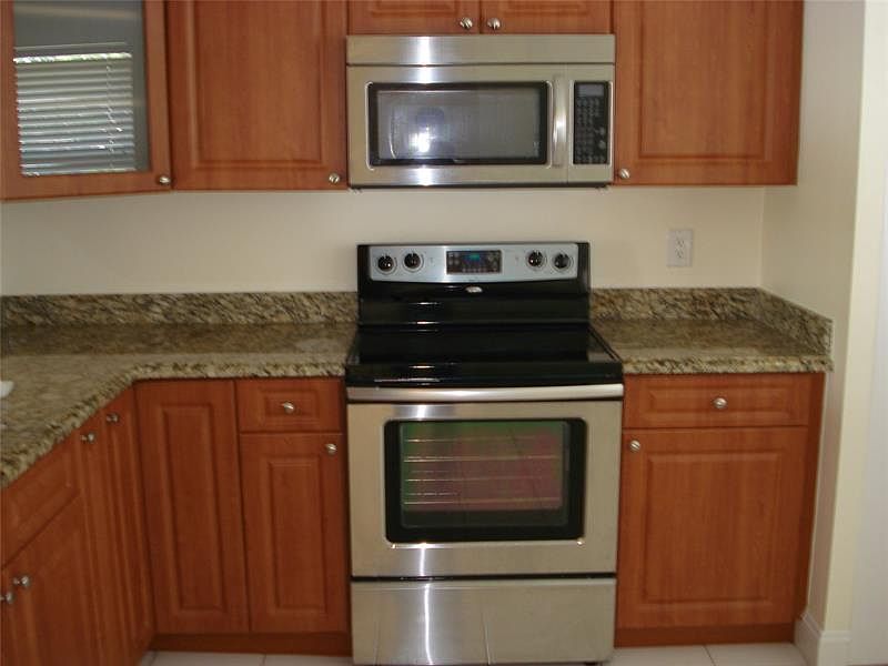 1st image of 248 Lakeside Cir