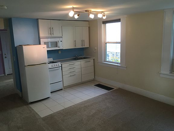 Apt B kitchen