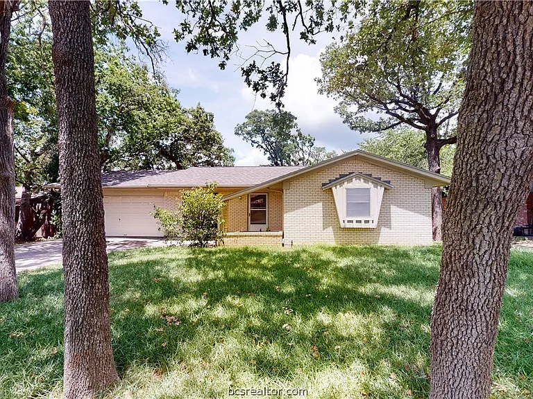 1217 Westover St — Photo 1
