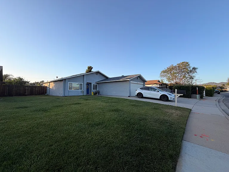 1436 Pearl Pl — Photo 1