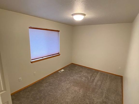3rd image of 601 Lafray Ln