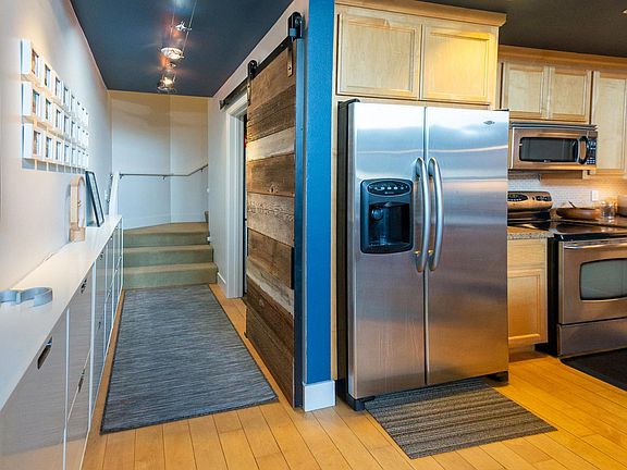 3rd image of 139 Stillman St APT 3