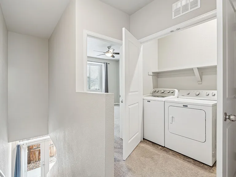 1050 Oak Cir — Photo 17