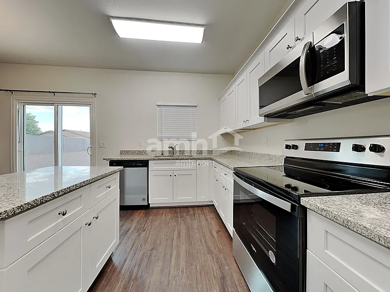 1212 E Desert Rose Trl — Photo 4