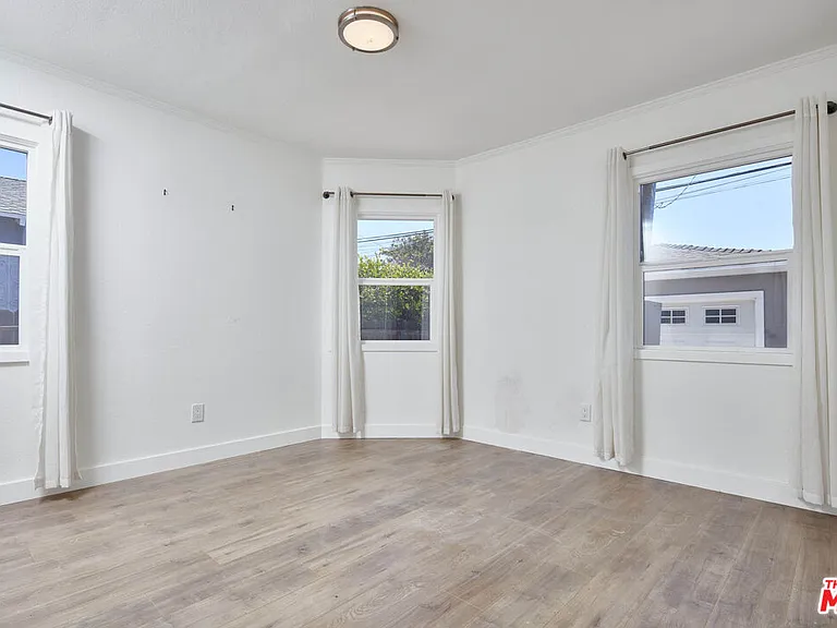 2904 W 81st St — Photo 26