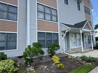 64 Heritage Ln #C, Hamburg, NJ 07419