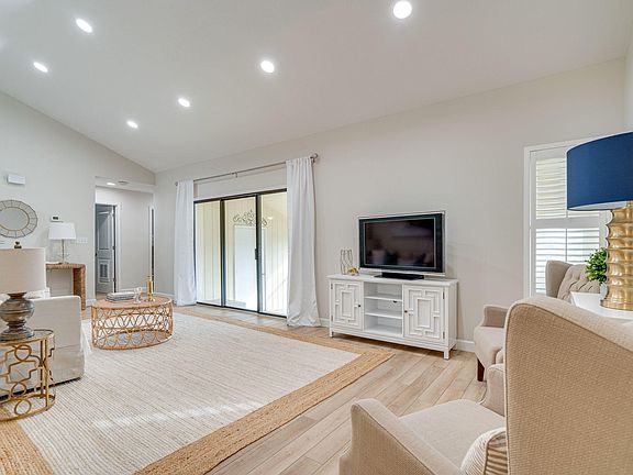 4th image of 646 Bayou Dr #646