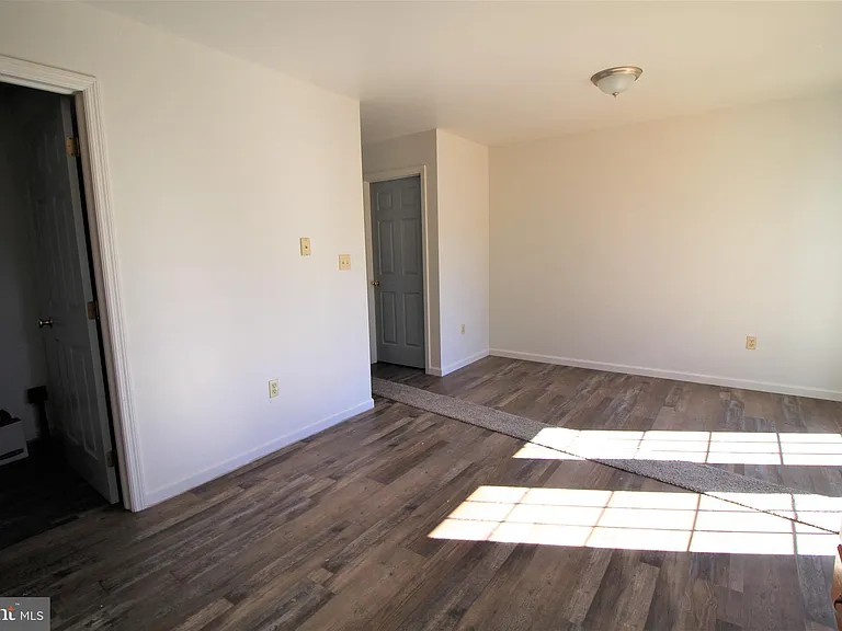1431 Valley Rd #1 — Photo 5