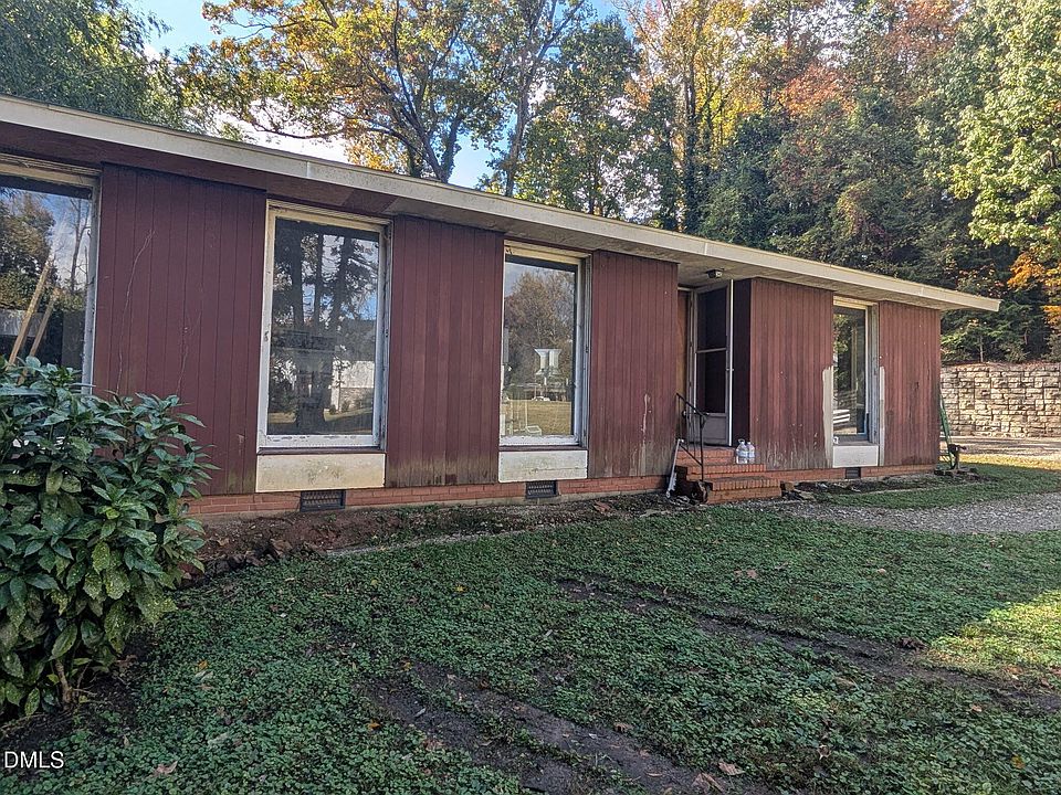 2nd image of 2700 Manning Pl