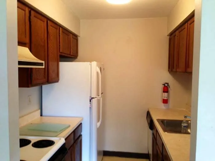 2 bed, 975 sqft, $1,600 — Photo 3