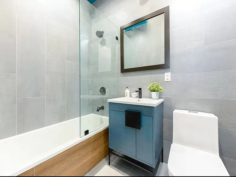576 Grand St #3R — Photo 14